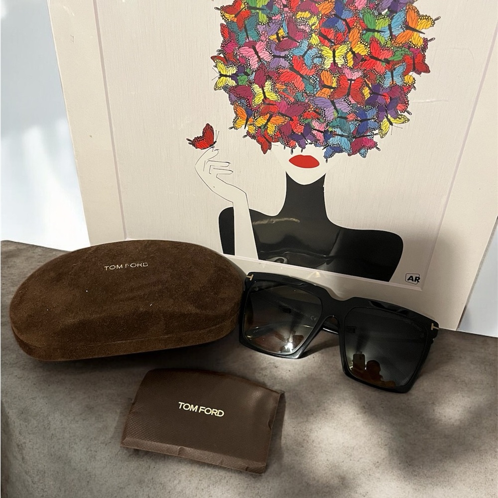 Tom Ford Dark Frame Sunglasses